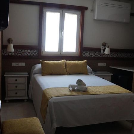 Hostal La Conilena Коніль-де-ла-Фронтера Екстер'єр фото