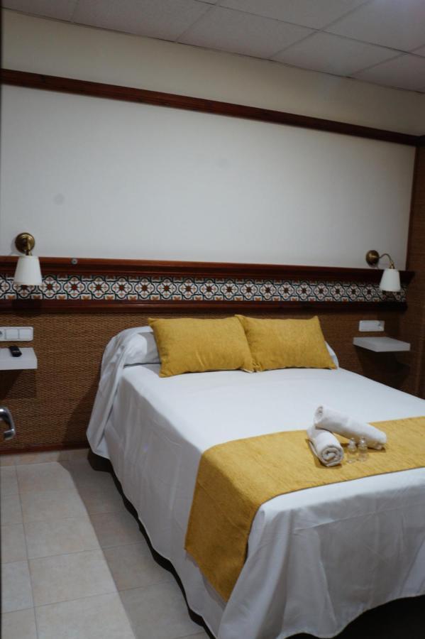 Hostal La Conilena Коніль-де-ла-Фронтера Екстер'єр фото