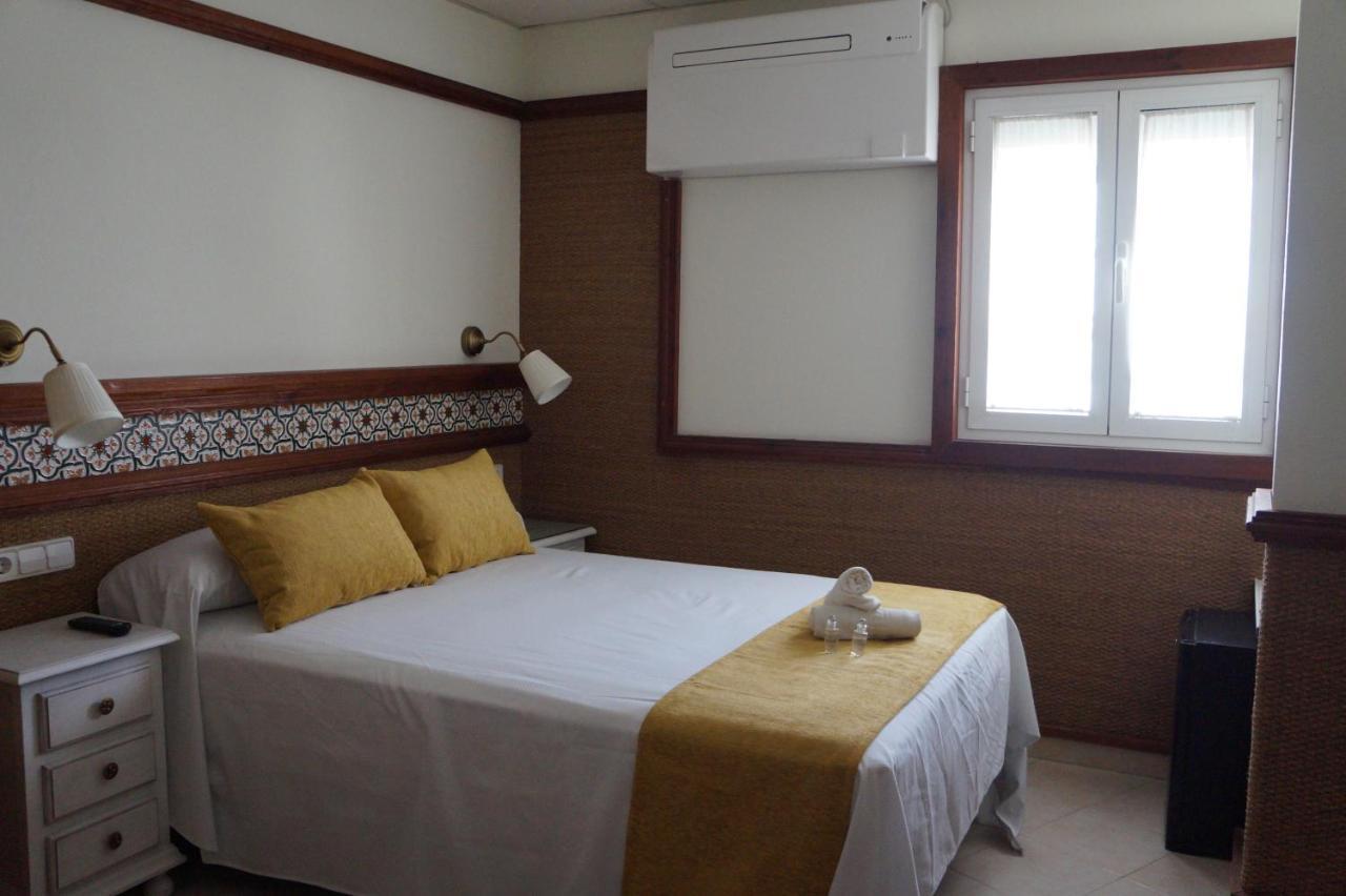 Hostal La Conilena Коніль-де-ла-Фронтера Екстер'єр фото