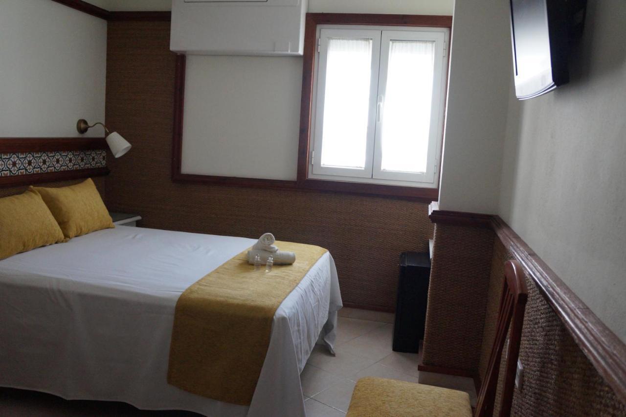 Hostal La Conilena Коніль-де-ла-Фронтера Екстер'єр фото
