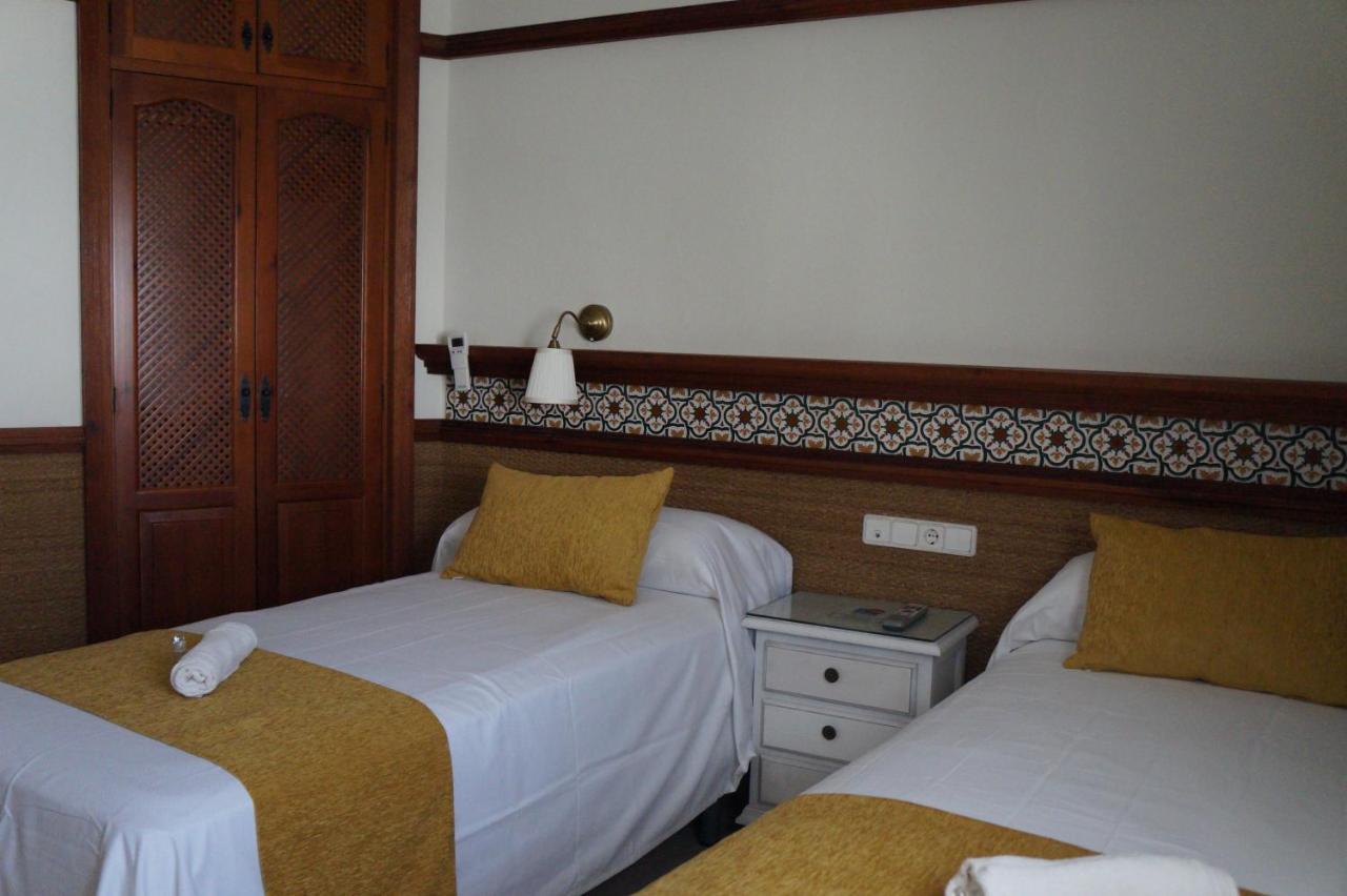 Hostal La Conilena Коніль-де-ла-Фронтера Екстер'єр фото