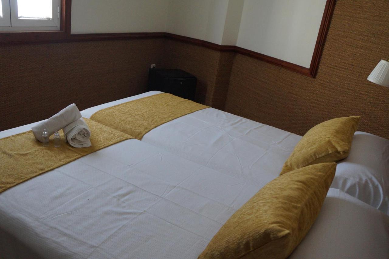 Hostal La Conilena Коніль-де-ла-Фронтера Екстер'єр фото