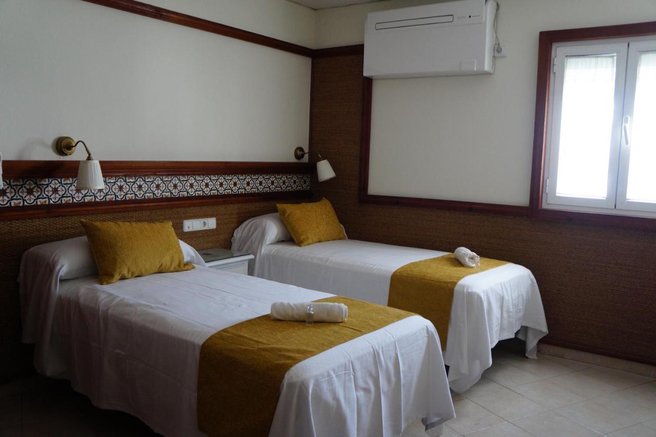 Hostal La Conilena Коніль-де-ла-Фронтера Екстер'єр фото