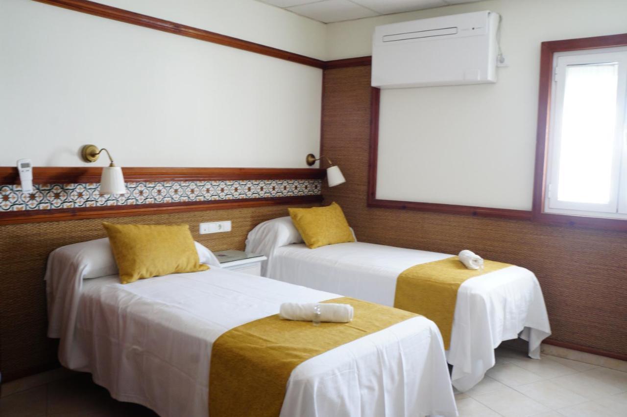 Hostal La Conilena Коніль-де-ла-Фронтера Екстер'єр фото