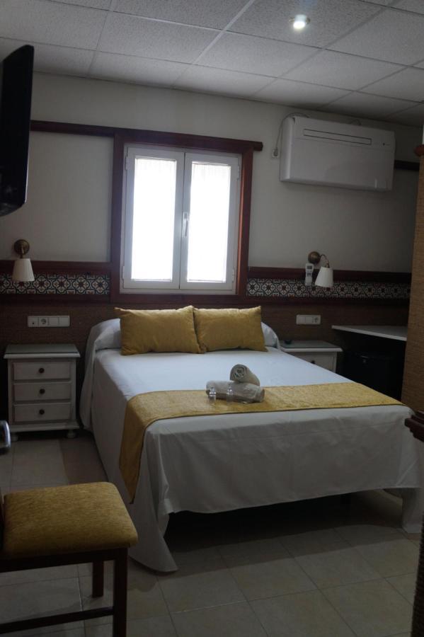 Hostal La Conilena Коніль-де-ла-Фронтера Екстер'єр фото
