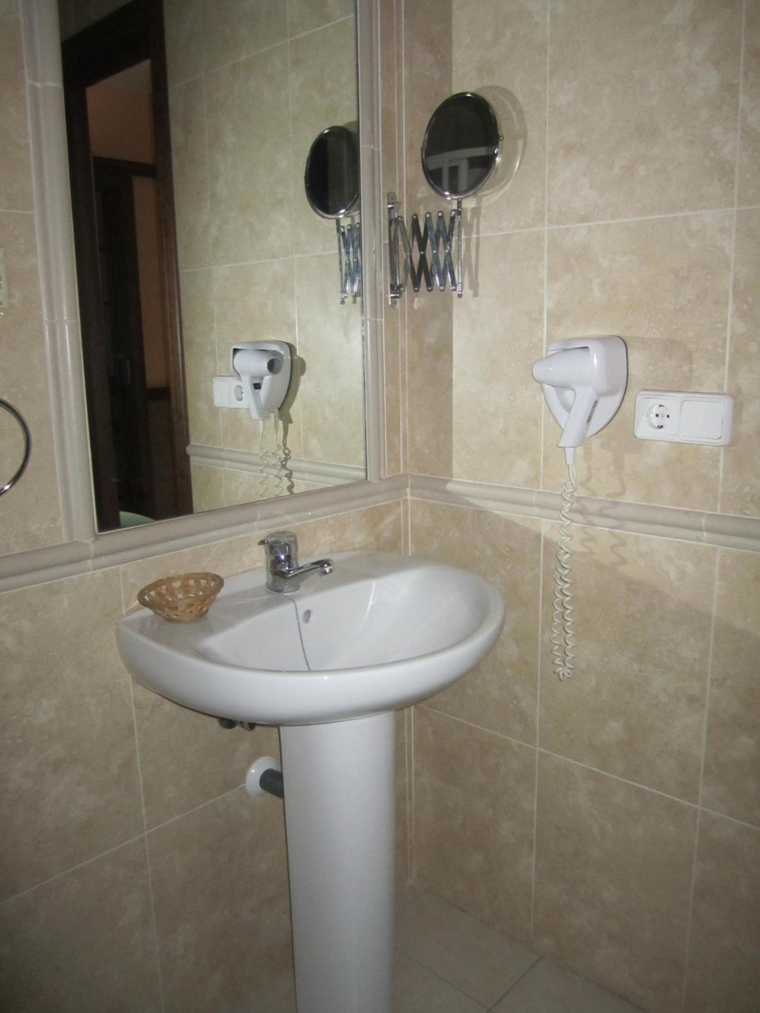 Hostal La Conilena Коніль-де-ла-Фронтера Екстер'єр фото