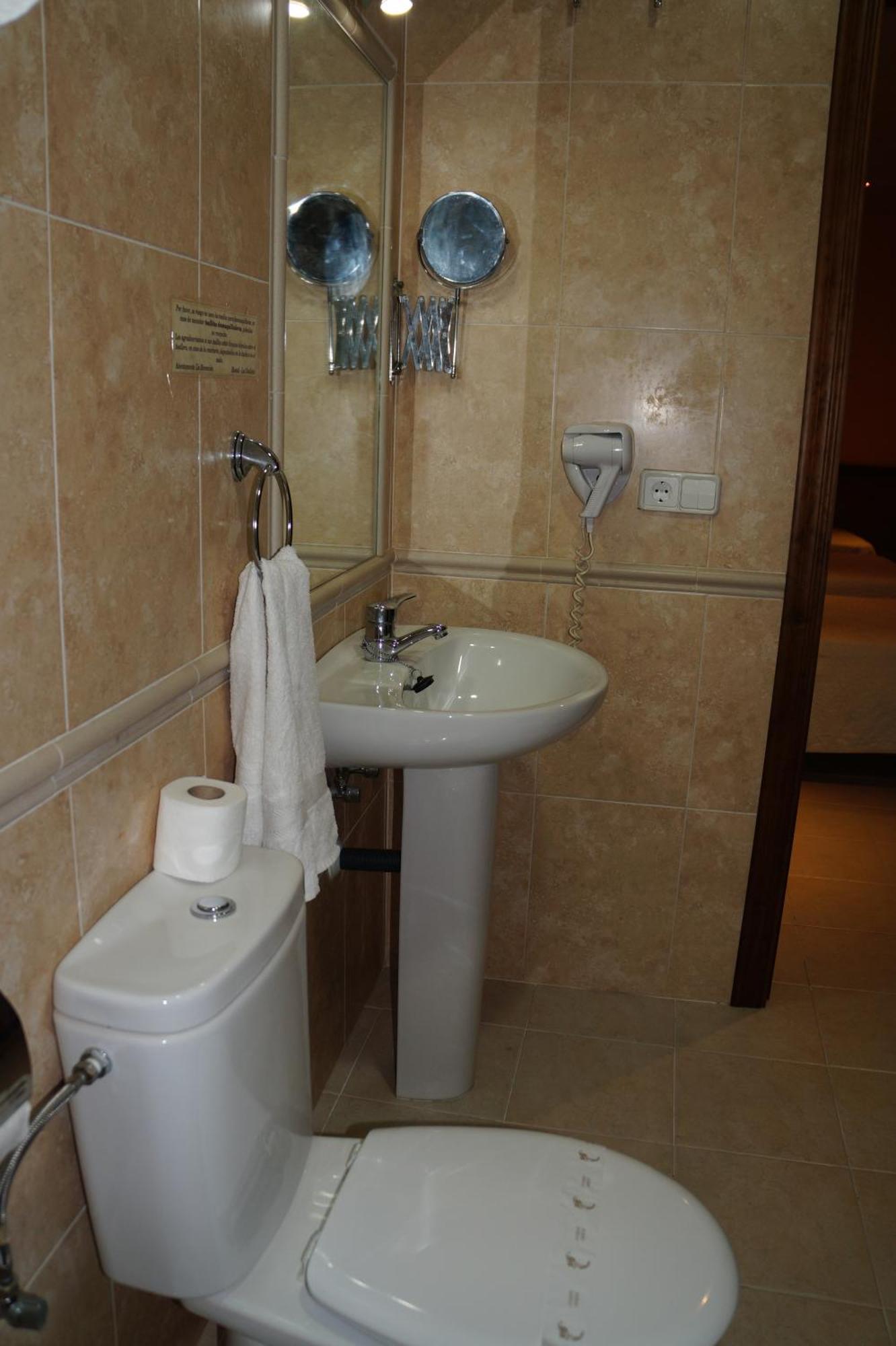 Hostal La Conilena Коніль-де-ла-Фронтера Номер фото
